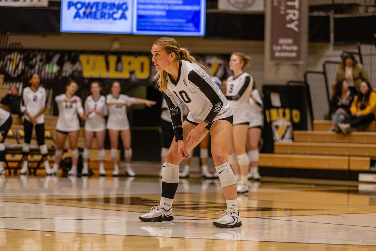 Valpo Volleyball vs Drake