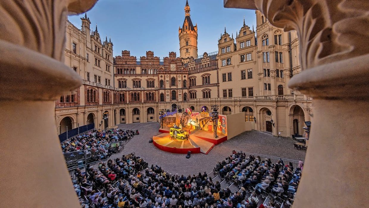 Das 1. Schweriner Open Air RUDELSINGEN *PREMIERE*