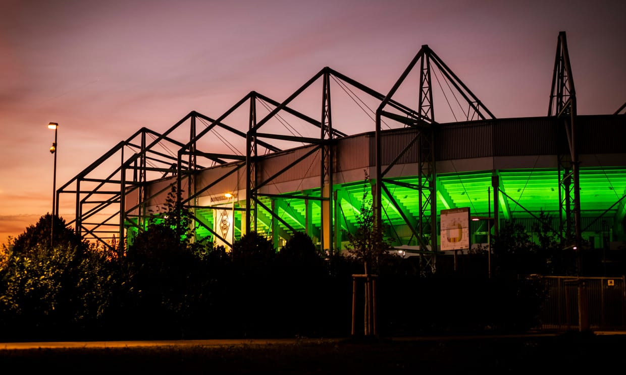 Stadionführung unter Flutlicht