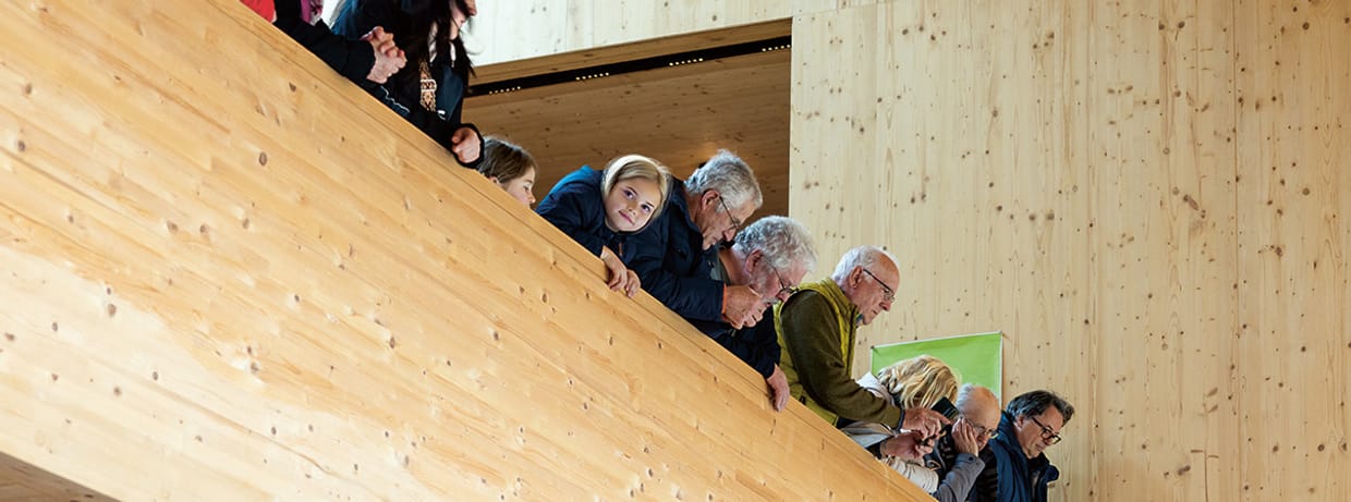 Ein Gang um und durch das Lange Haus