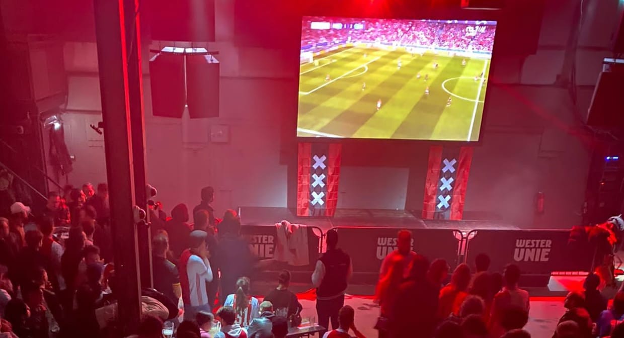 Ajax - Eintracht Frankfurt op MEGA Scherm in WestWeelde