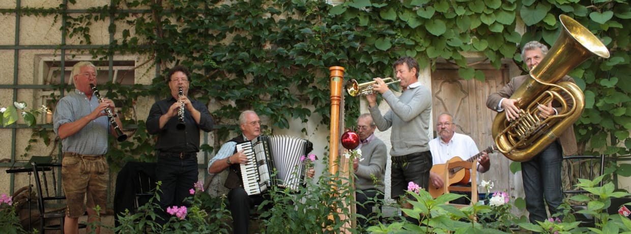 Tanzboden mit den Well Buam 