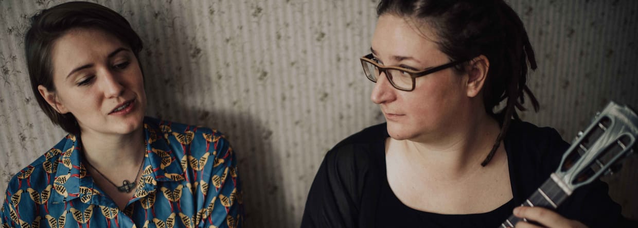 Charlotte & Elisabeth Chansons aus Porzellan 
