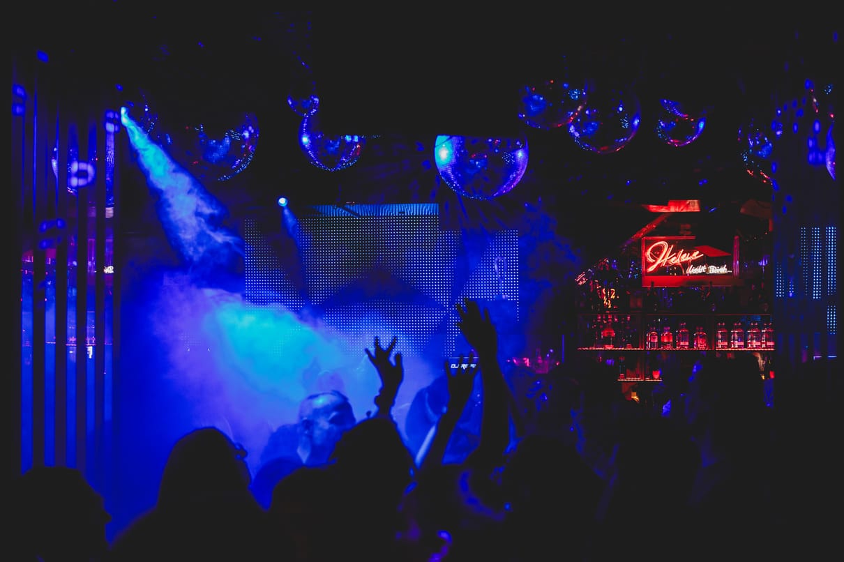 Helene liebt dich / Restaurant & Disco