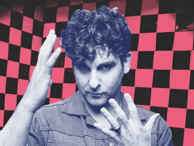 Adam Weiner aka Low Cut Connie: Solo Performance "Livin' in the USA"