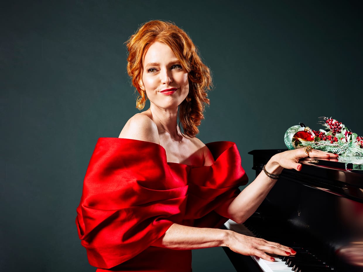 Spending Christmas with Alicia Witt