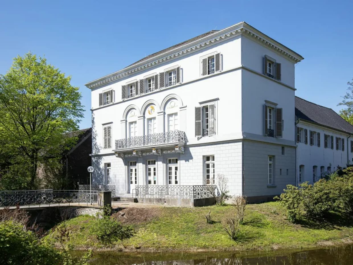 Der Klang der Stradivari (Haus Sollbrüggen / Innenhof Musikschule) 