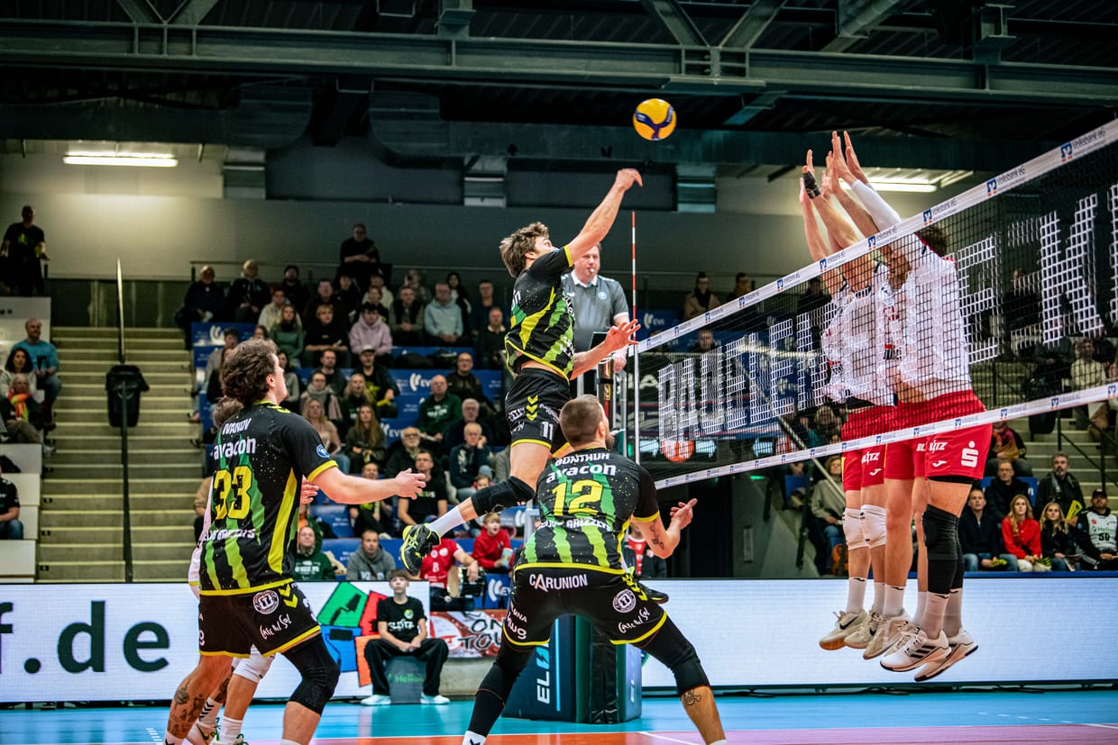 Helios GRIZZLYS vs. SV Warnemünde