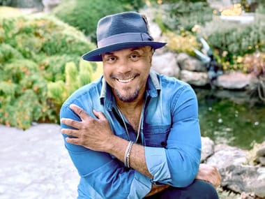 Howard Hewett 