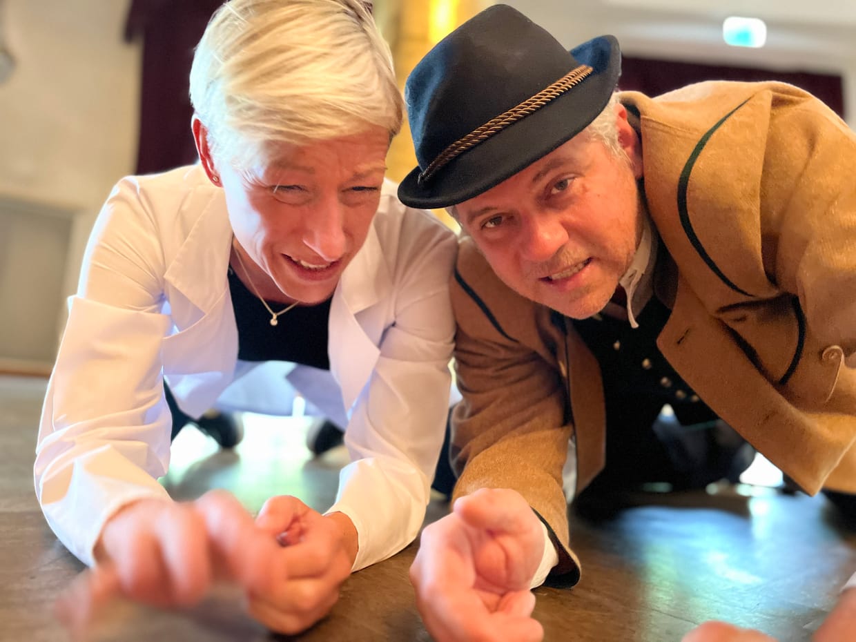 Vom Leichenschmaus ins Leichenhaus - Comedy Krimi Dinner