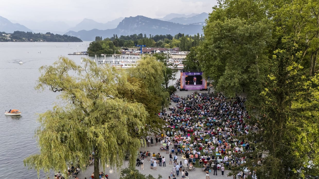 Das Eröffnungskonzert Live auf Grossleinwand