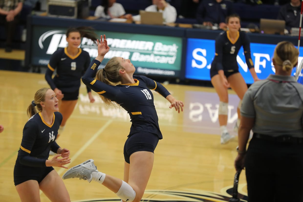 Augustana Volleyball vs SMSU