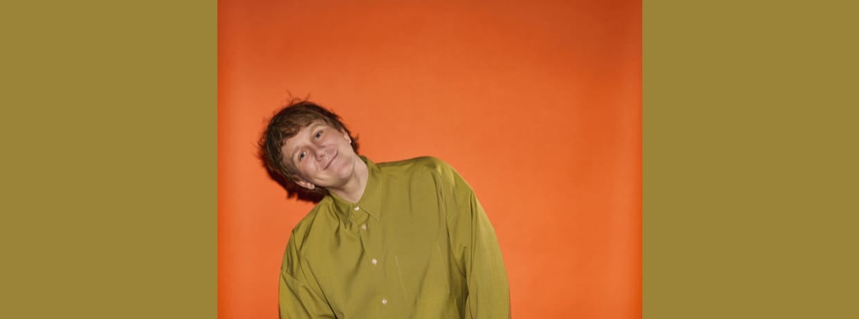 JOSH THOMAS: JIGGLE, JIGGLE