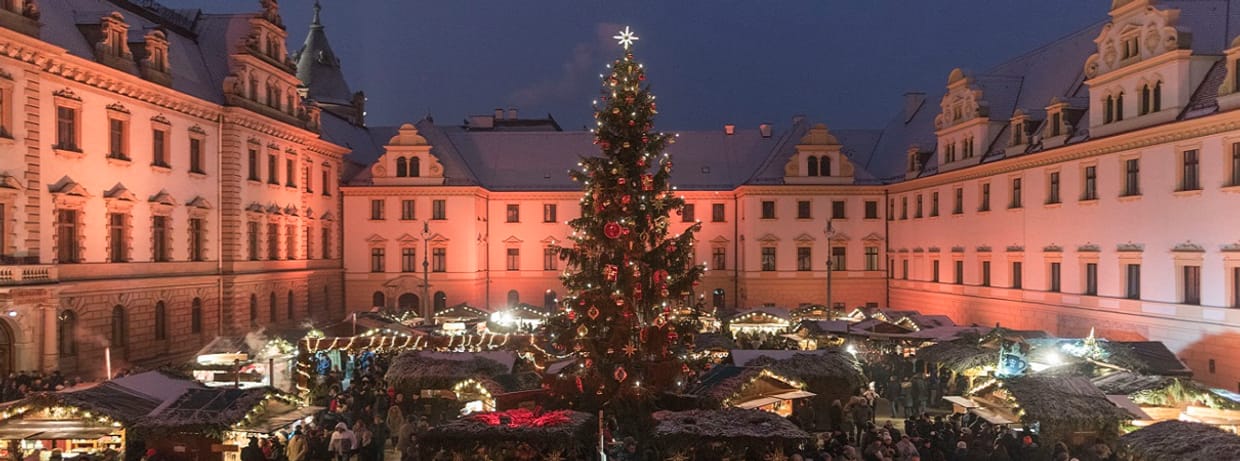 Romantischer Weihnachtsmarkt auf Schloss Thurn & Taxis zu Regensburg