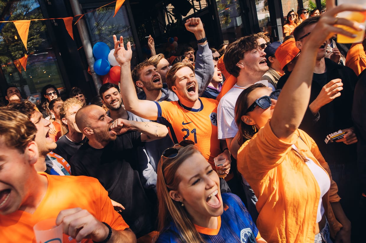 EK 2024 - Oranje Leeuwen op mega Scherm op het Westergasterras: Roemenië vs. Nederland