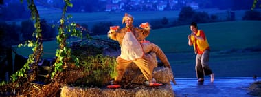 Open Air Sommertheater auf der Waldbühne Anhausen mit dem Theaterstück „Die goldene Brücke des Drachen“