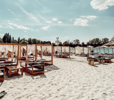 MONKEYS ISLAND BEACHCLUB