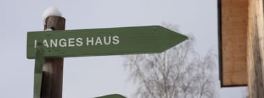 Ein Gang um und durch das Lange Haus