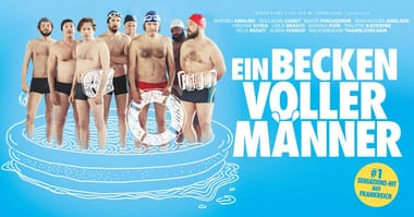 Ein Becken voller Männer (Open Air Kino Badezentrum)
