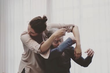 Tanztheater: „Entre-temps au grenier“ + Uraufführung: „Une pensée à encercler“